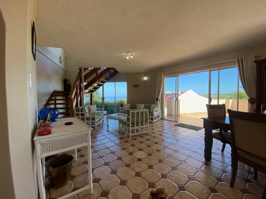 5 Bedroom Property for Sale in Cintsa East Eastern Cape